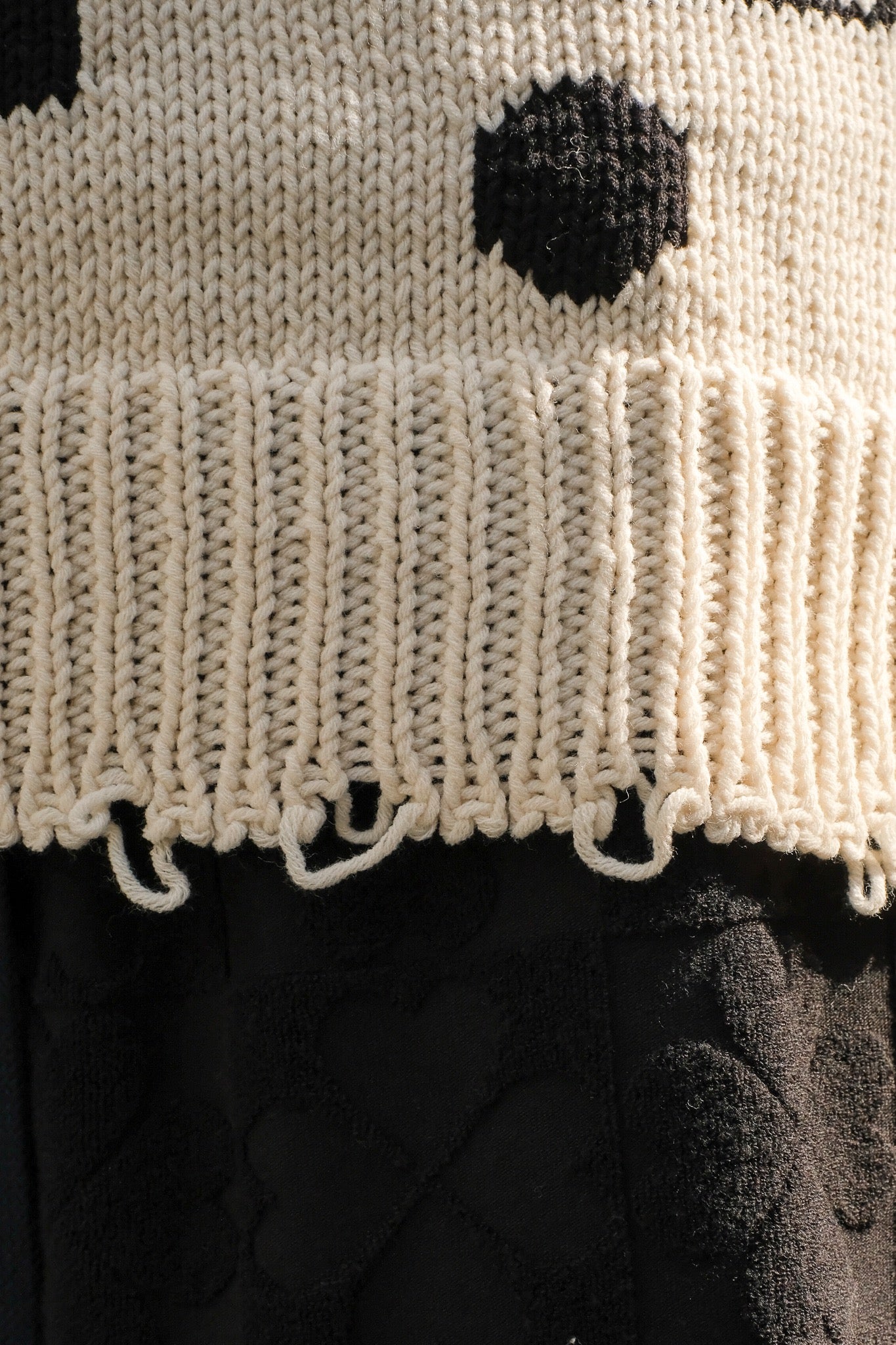soeの22ssのIntarsia Sweater “Memphis"の着用画像