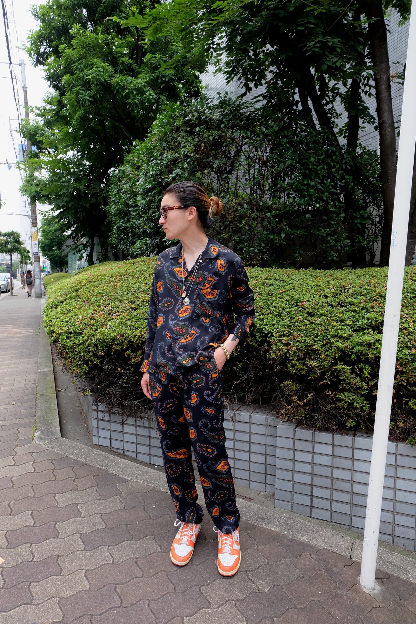 TOGA VIRILIS Inner print shirt(NAVY)を使用したスタイリング画像