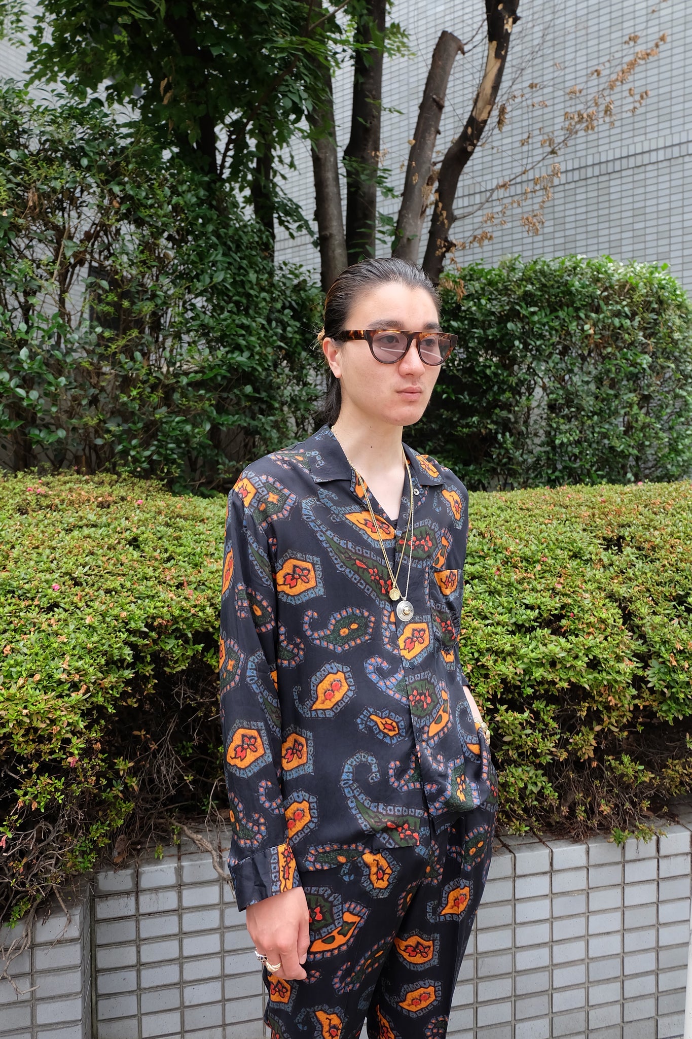 TOGA VIRILIS Inner print shirt(NAVY)を使用したスタイリング画像