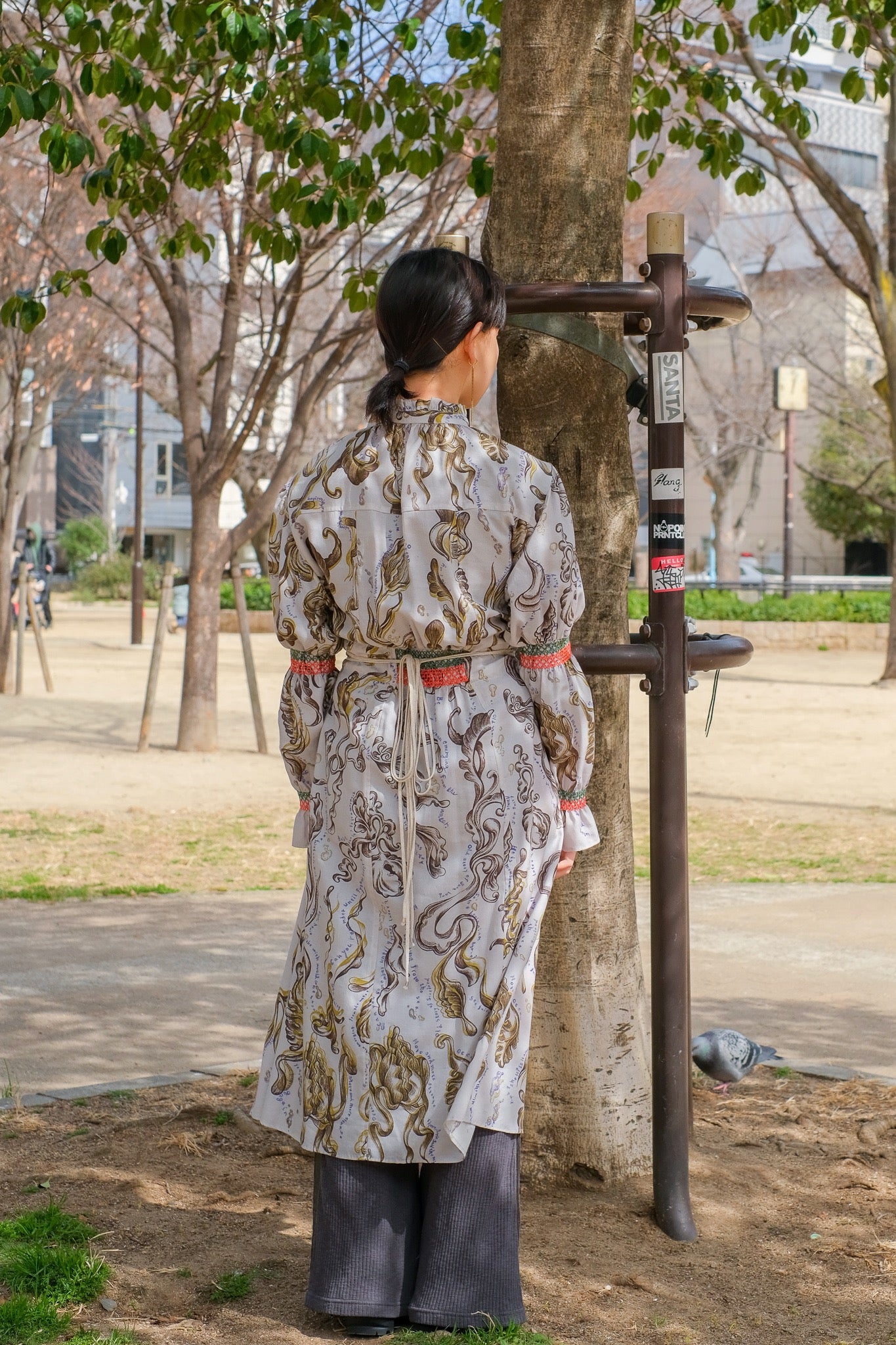 tiit tokyo의 21SS의 ater print smocking dress를 사용한 스타일링 이미지