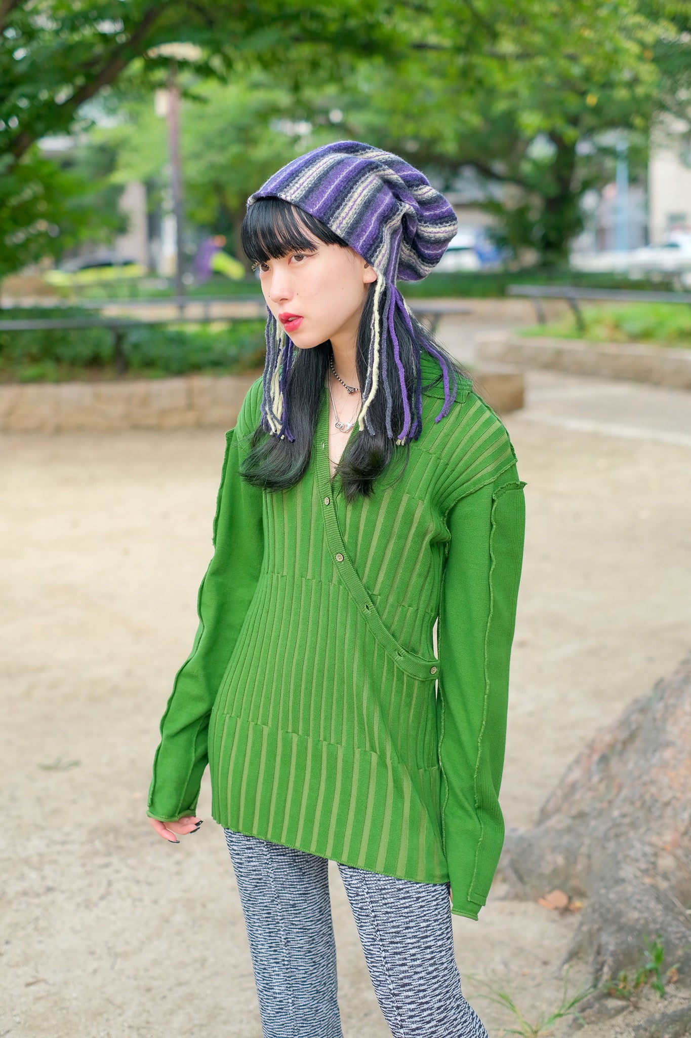 PERVERZE 22AW Re-Cotton Multi Rib Sweaterを使用したスタイリング画像