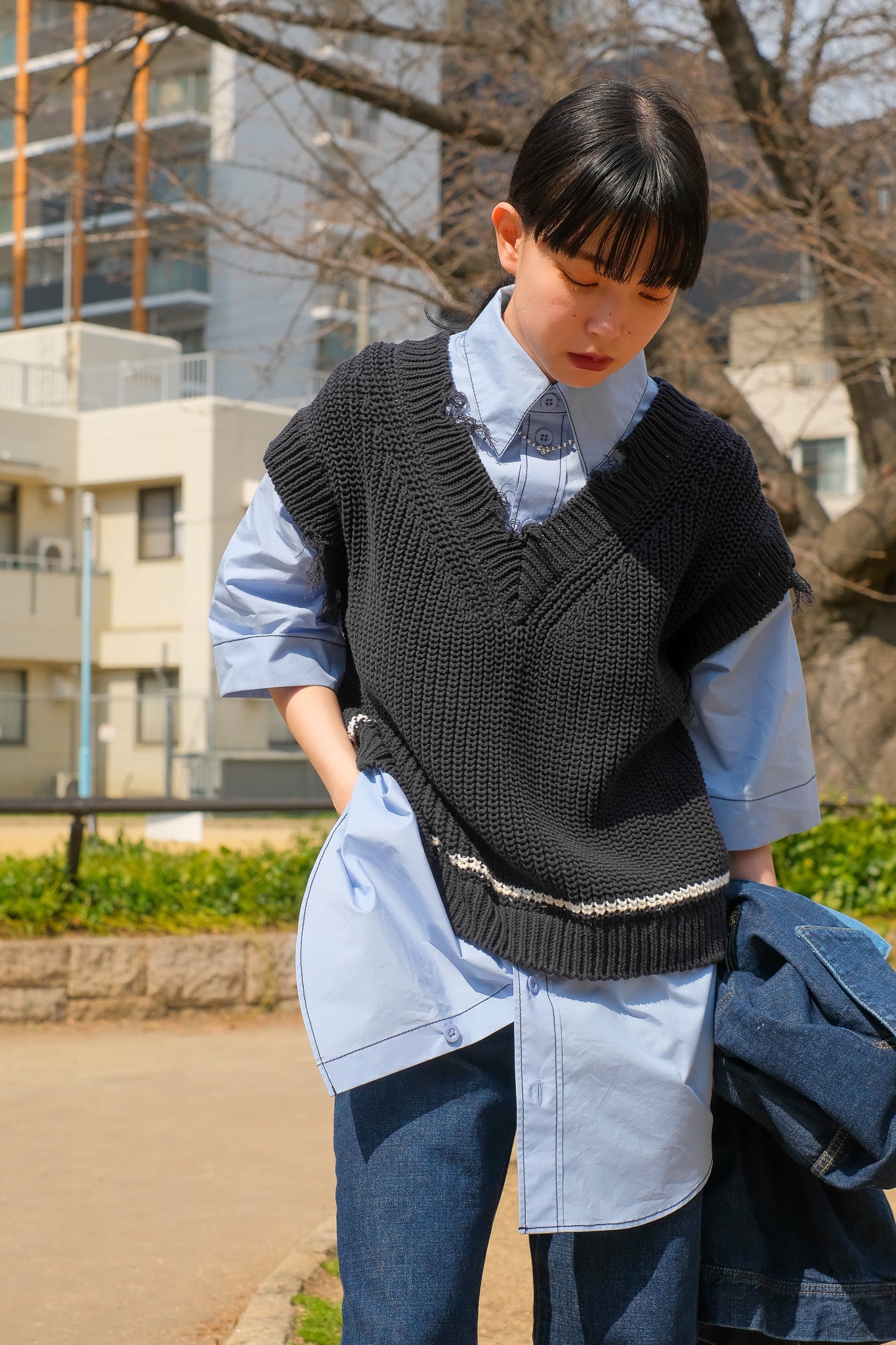 soduk 22SSのshirt and knitを使用したスタイリング画像