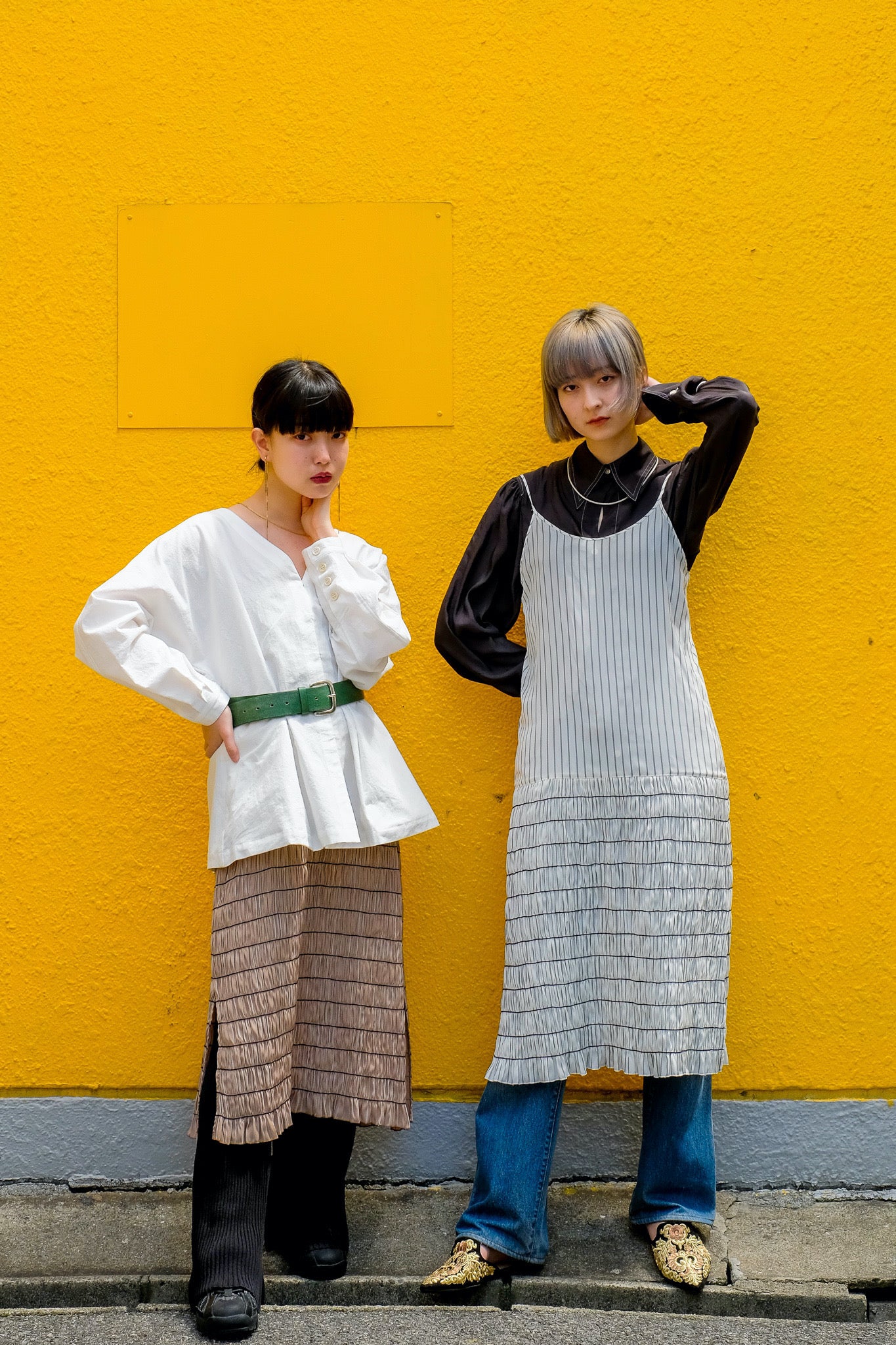  tiit tokyo의 21SS의 shirring cami dress의 WHITE와 PINK BEIGE 착용 이미지