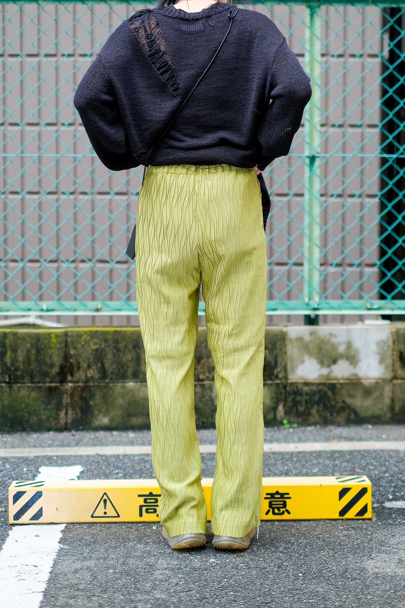 BELPERの22SSのPLEATED PANTSを使用したスタイリング画像