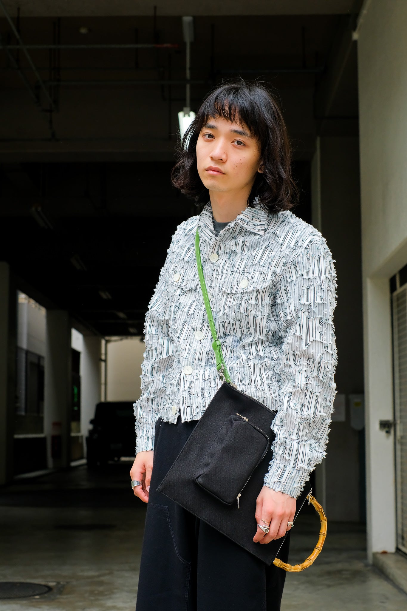 SODUK's 22SS HERE AND THERE BAG wearing image