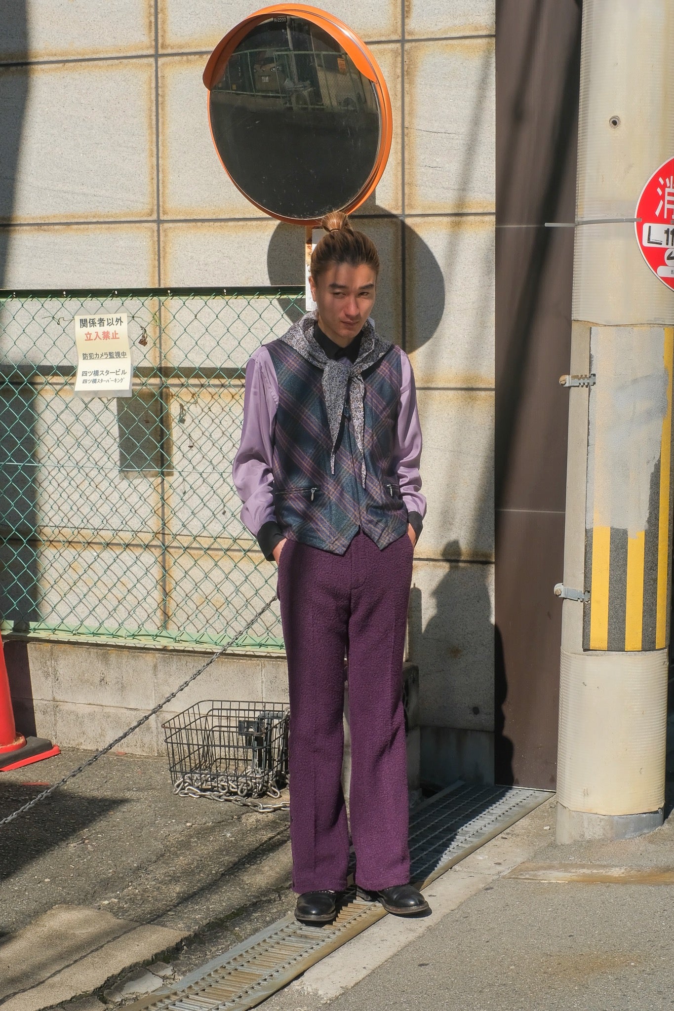 Styling image using Yuki Hashimoto 22aw Flared Slim Trousers (Purple)