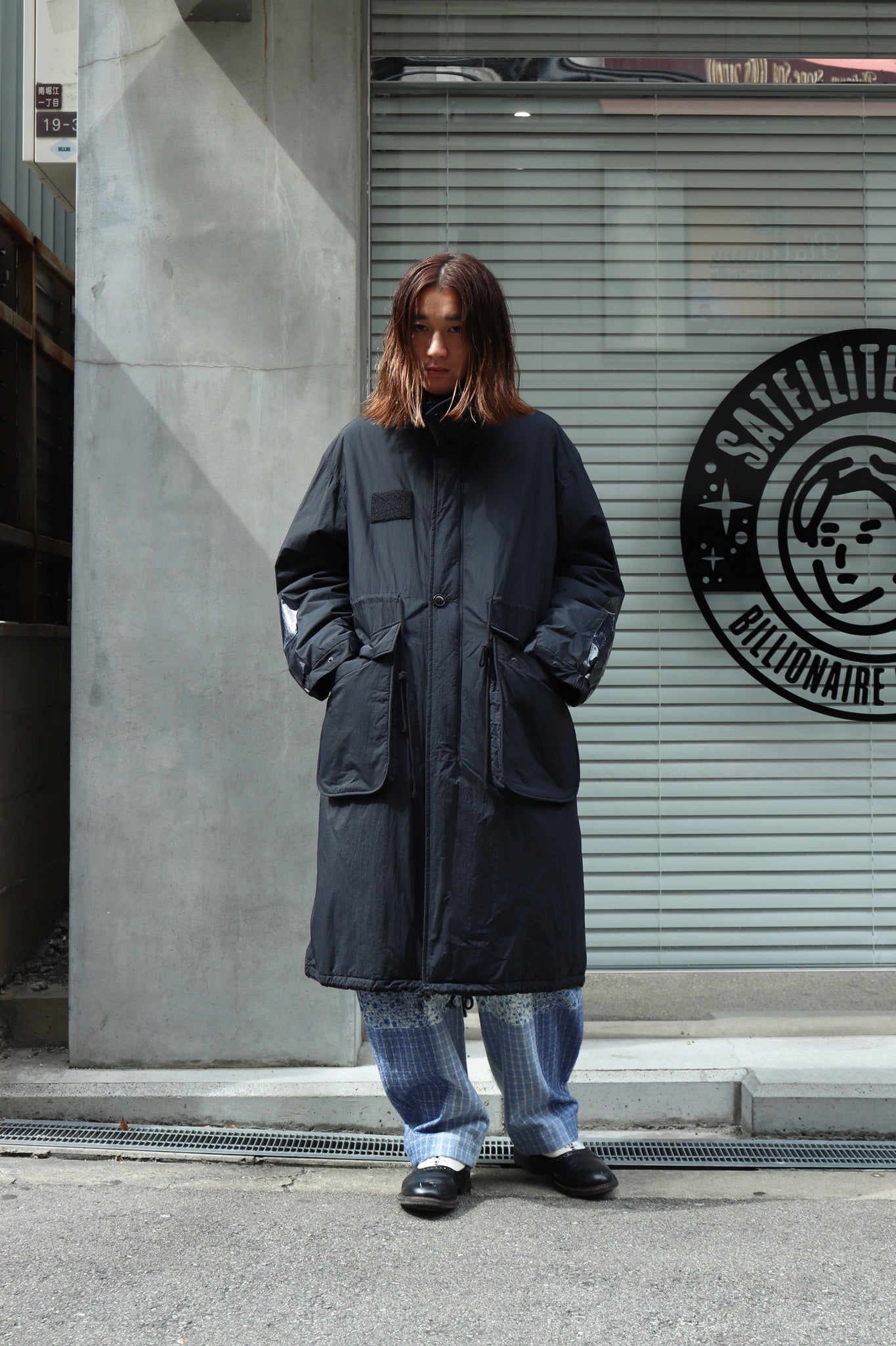 SOSHIOTSUKI UGLY COLLAR SHELL COAT(LIGHT GRAY)を使用したスタイリング画像