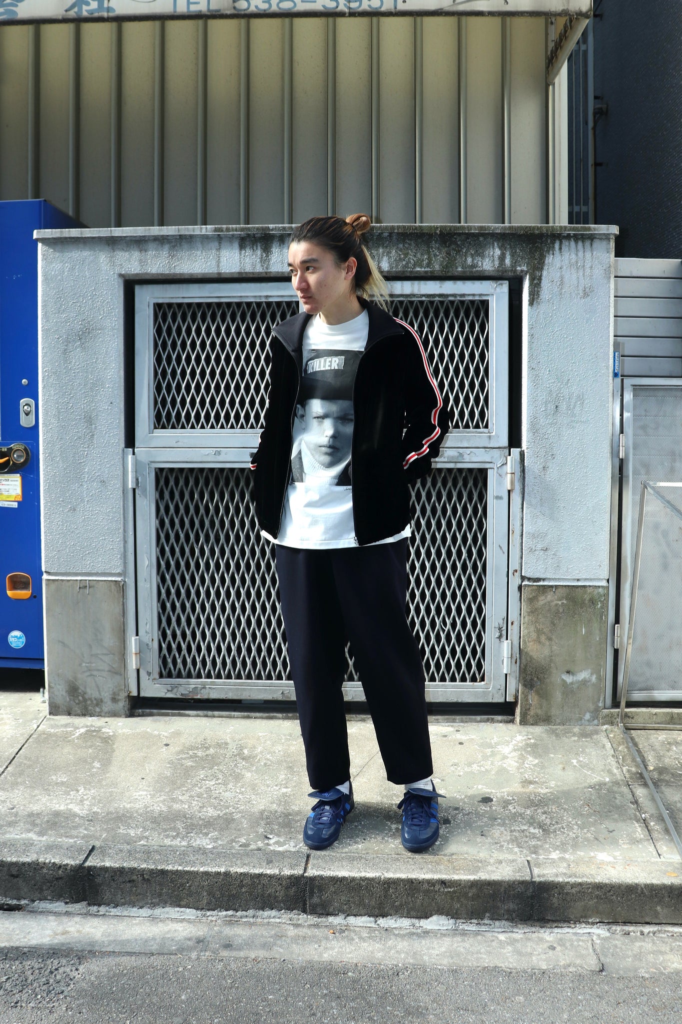 Styling image using SOE 23ss Velour Track Jacket "Champagne Supernova" (Black)