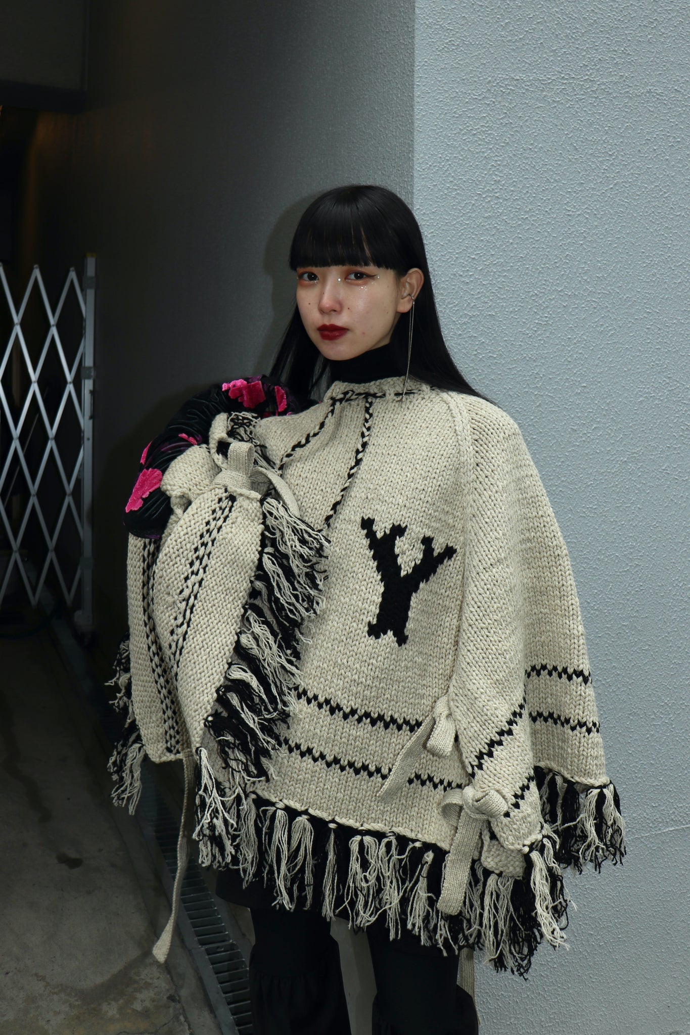 Styling image using Belper 22AW COWICHAN KNIT PONCHO