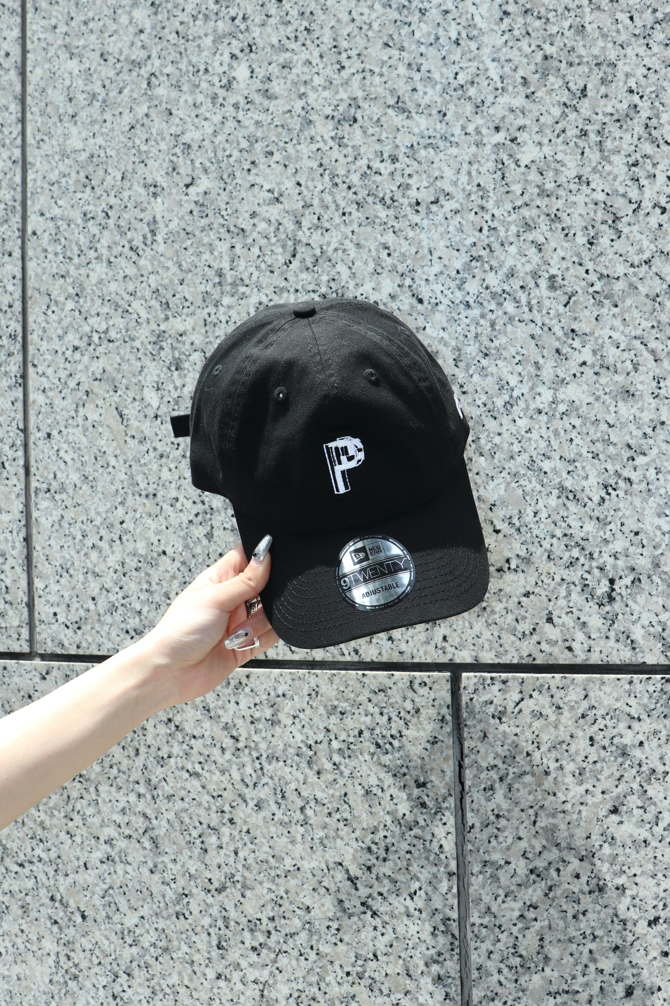 PERVERZE 23SS NEW ERA P GLITCH CAPを使用したスタイリング画像