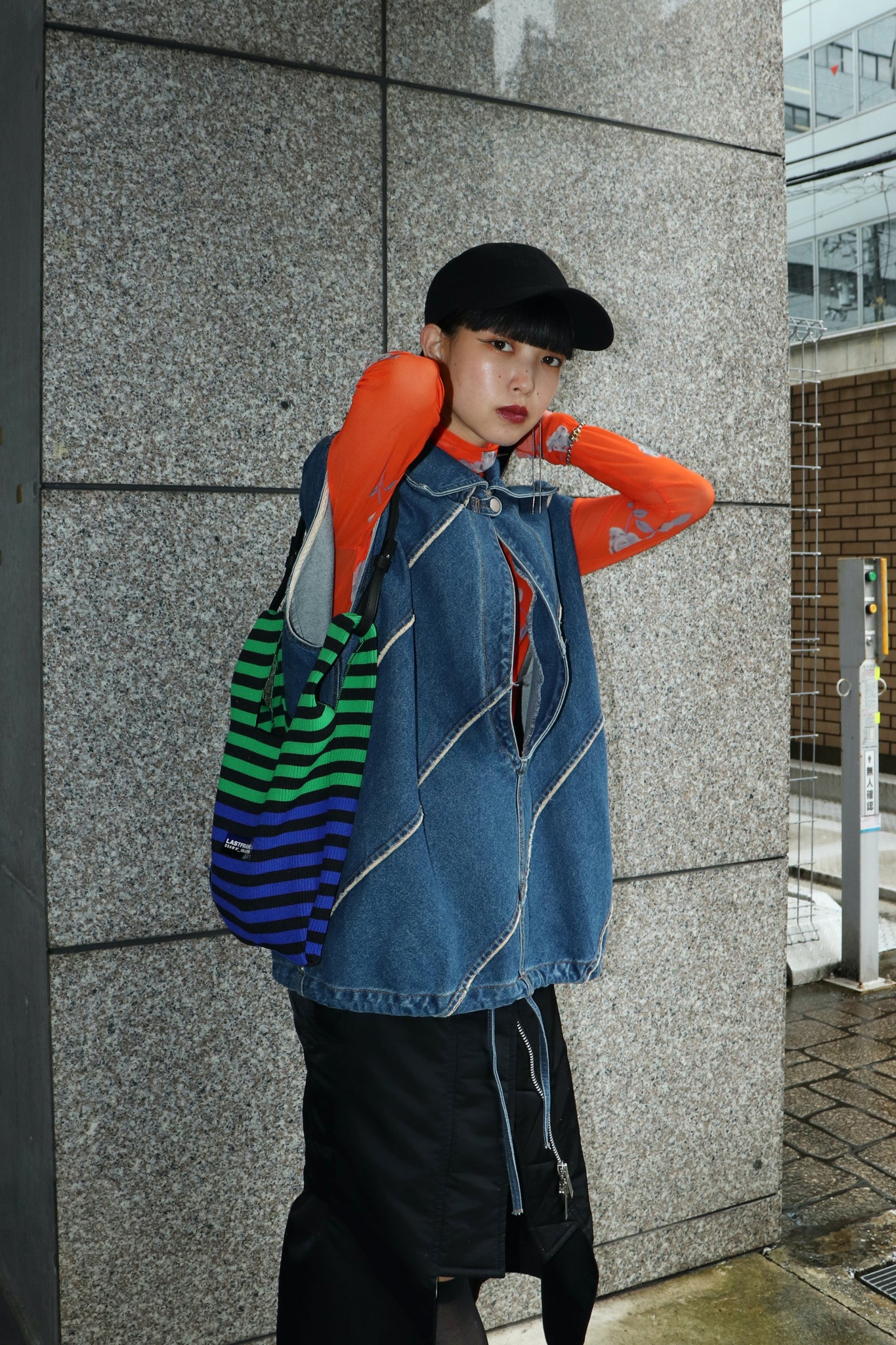 LASTFRAME 23SS MULTICOLOR STRIPE MARKET BAG SMALLを使用したスタイリング画像