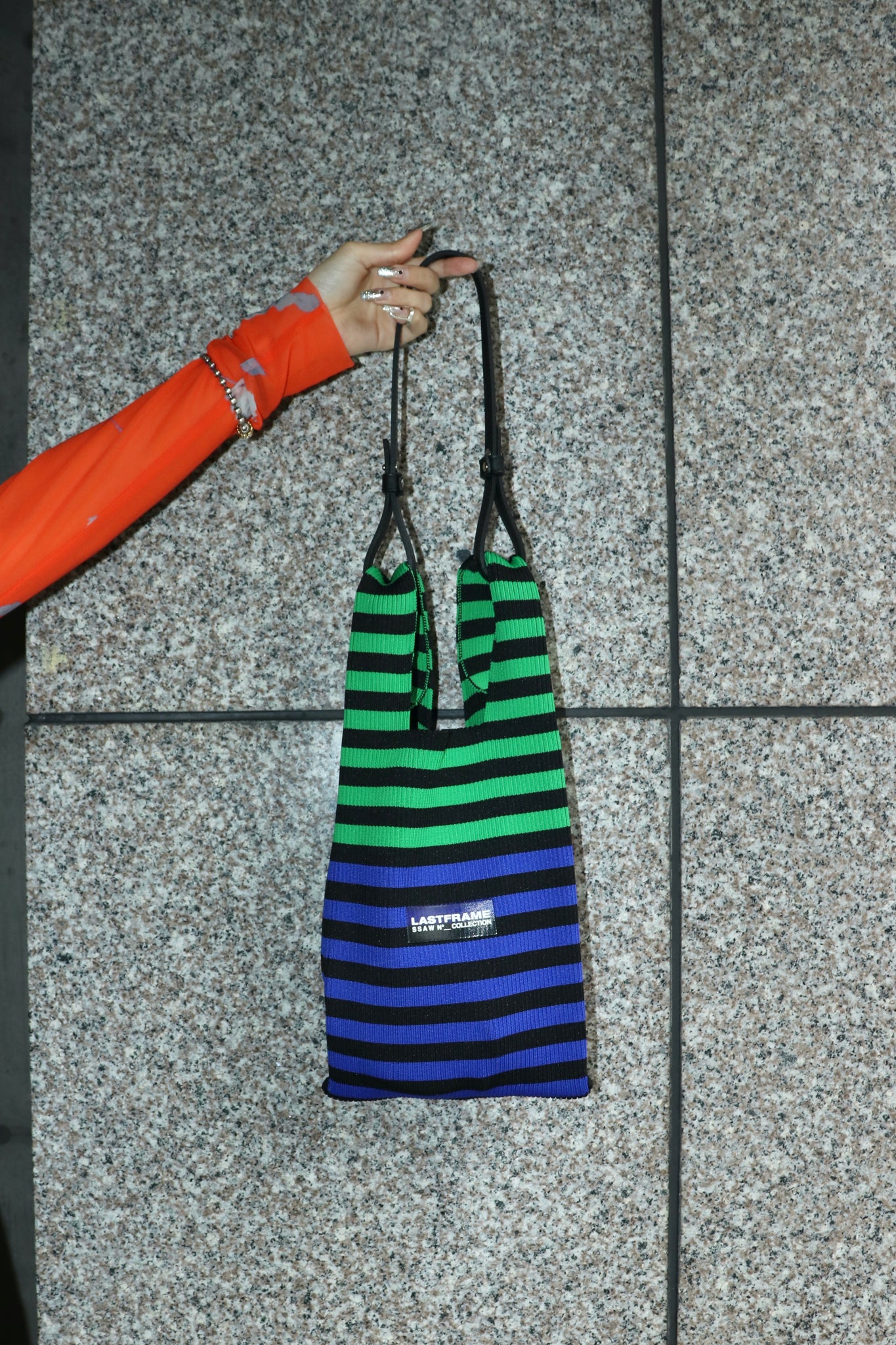 LASTFRAME 23SS MULTICOLOR STRIPE MARKET BAG SMALLを使用したスタイリング画像