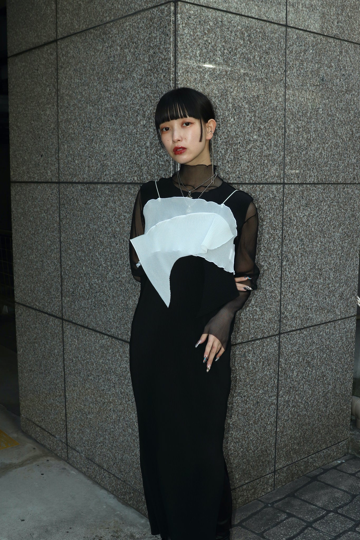 KOTOHAYOKOZAWA 24SS PEEPHOLE SLEEVELESS DRESSを使用したスタイリング画像