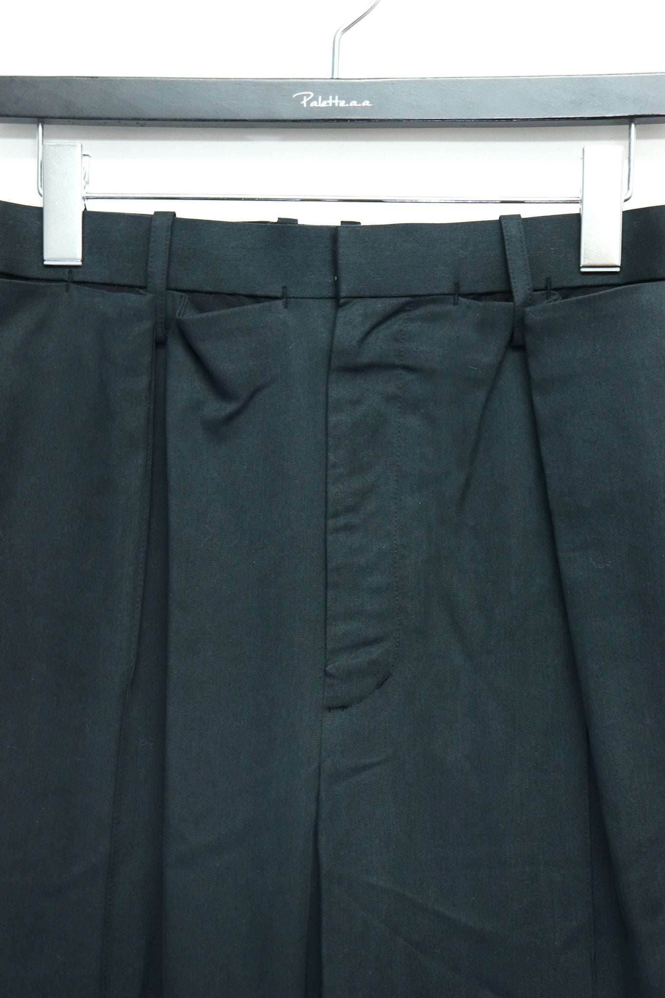 fluss waist tuck trousersを使用したスタイリング画像