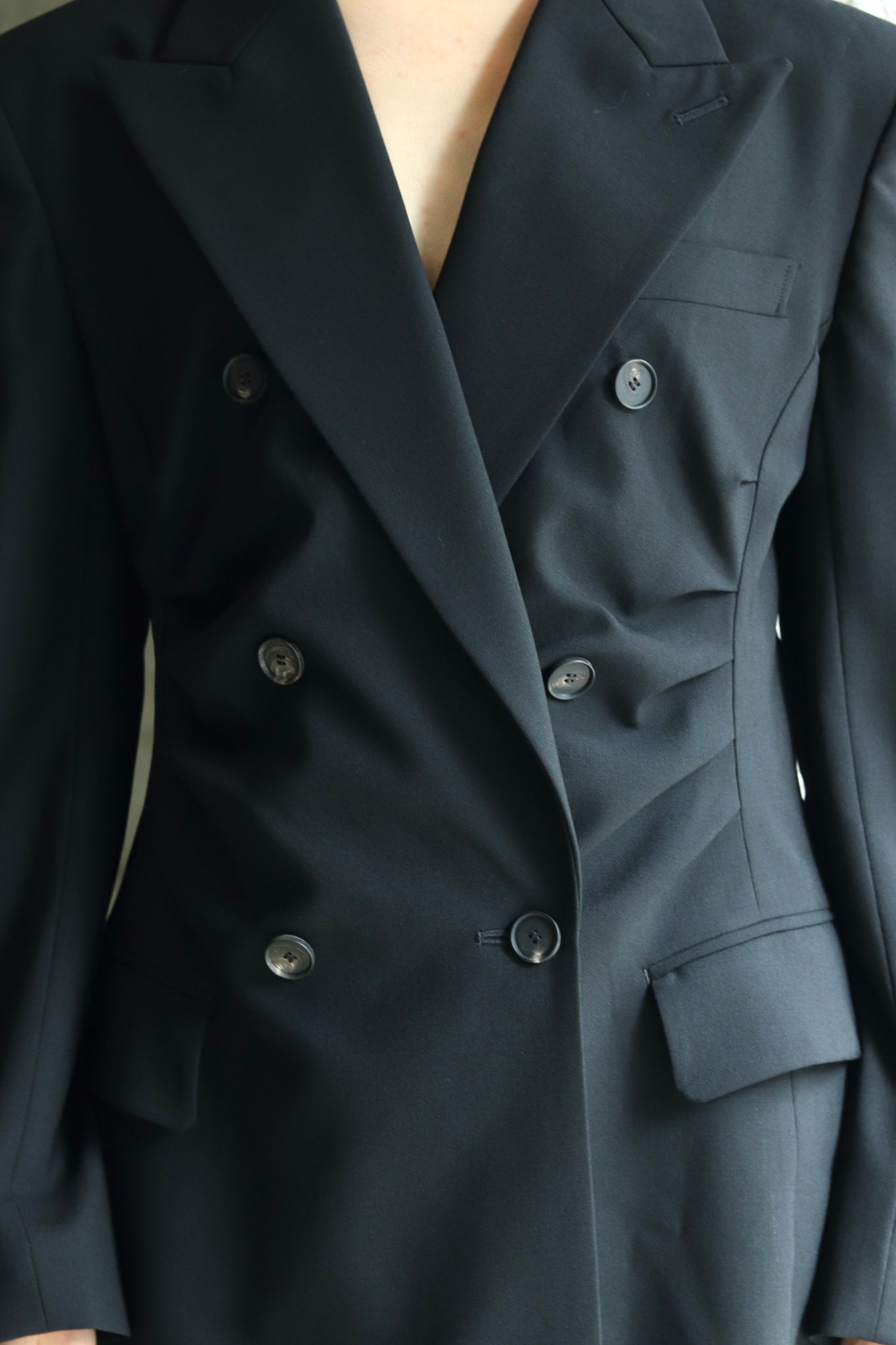 FETICOの21AWのGathered tailored jacketを使用したスタイリング画像 