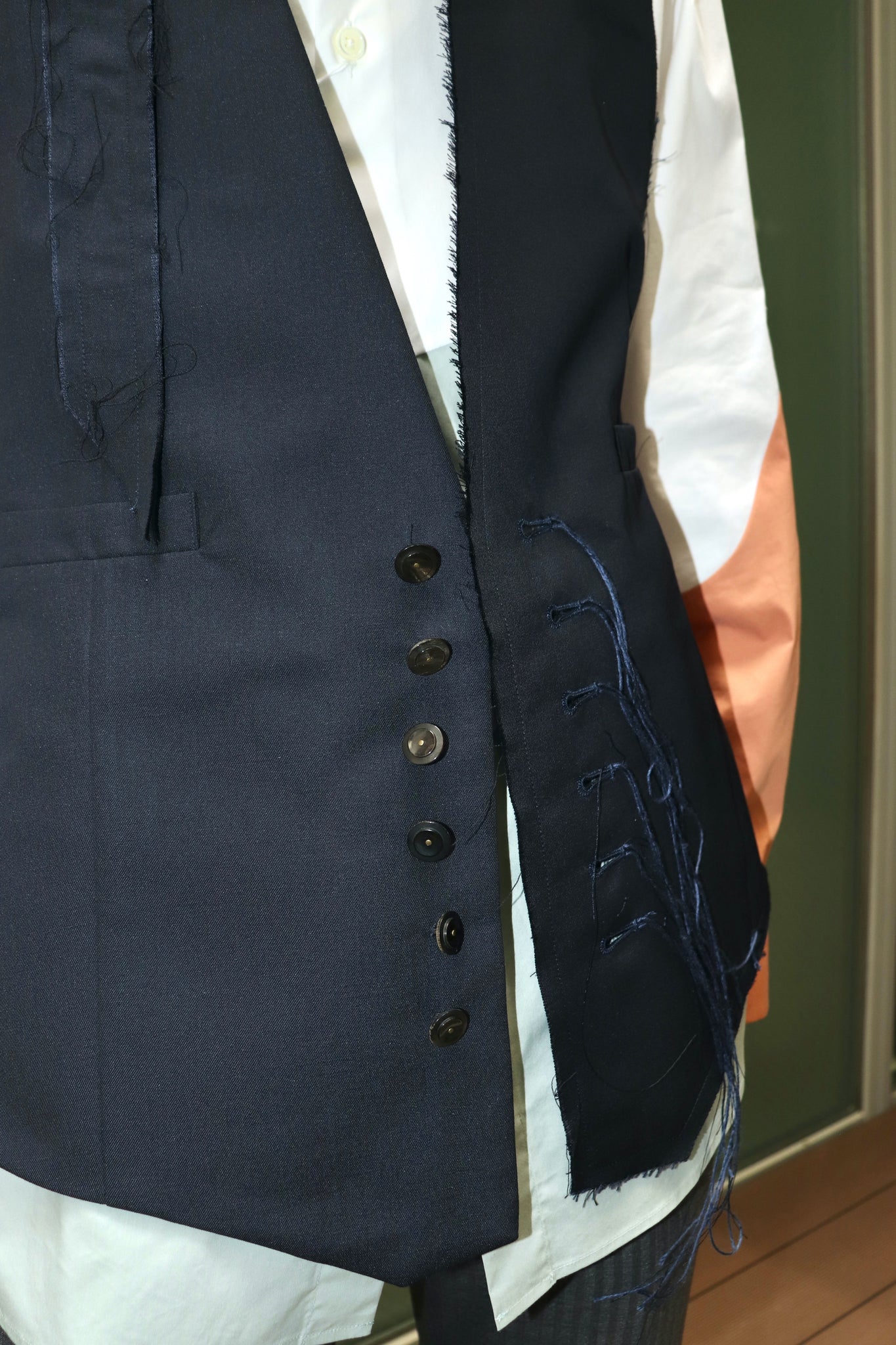Nobuyuki Matsui 22ss の waist coat を使用したスタイリング画像 