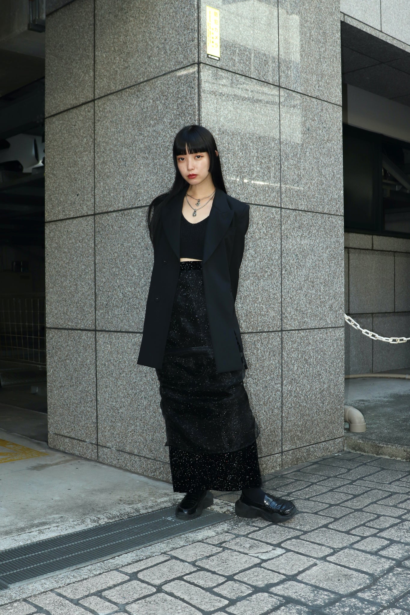 BELPER 23AW VELVET SKIRT(BLACK)を使用したスタイリング画像