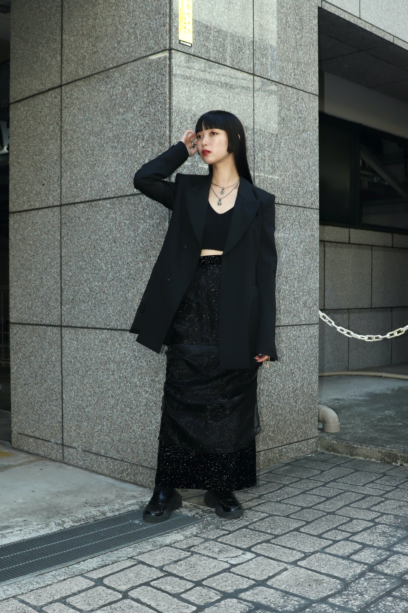 BELPER 23AW VELVET SKIRT(BLACK)を使用したスタイリング画像