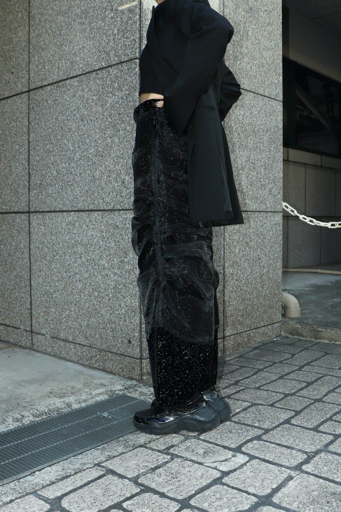 BELPER 23AW VELVET SKIRT(BLACK)を使用したスタイリング画像