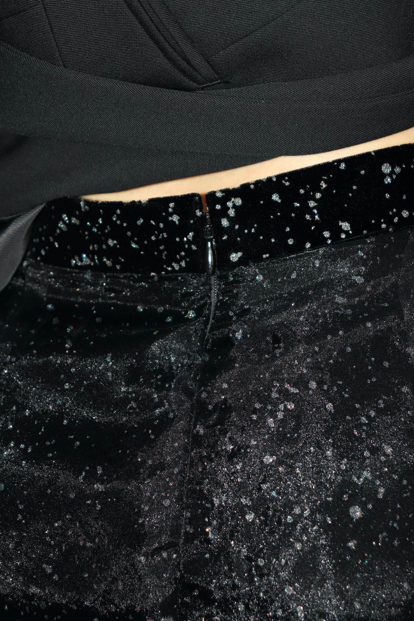 BELPER 23AW VELVET SKIRT(BLACK)を使用したスタイリング画像