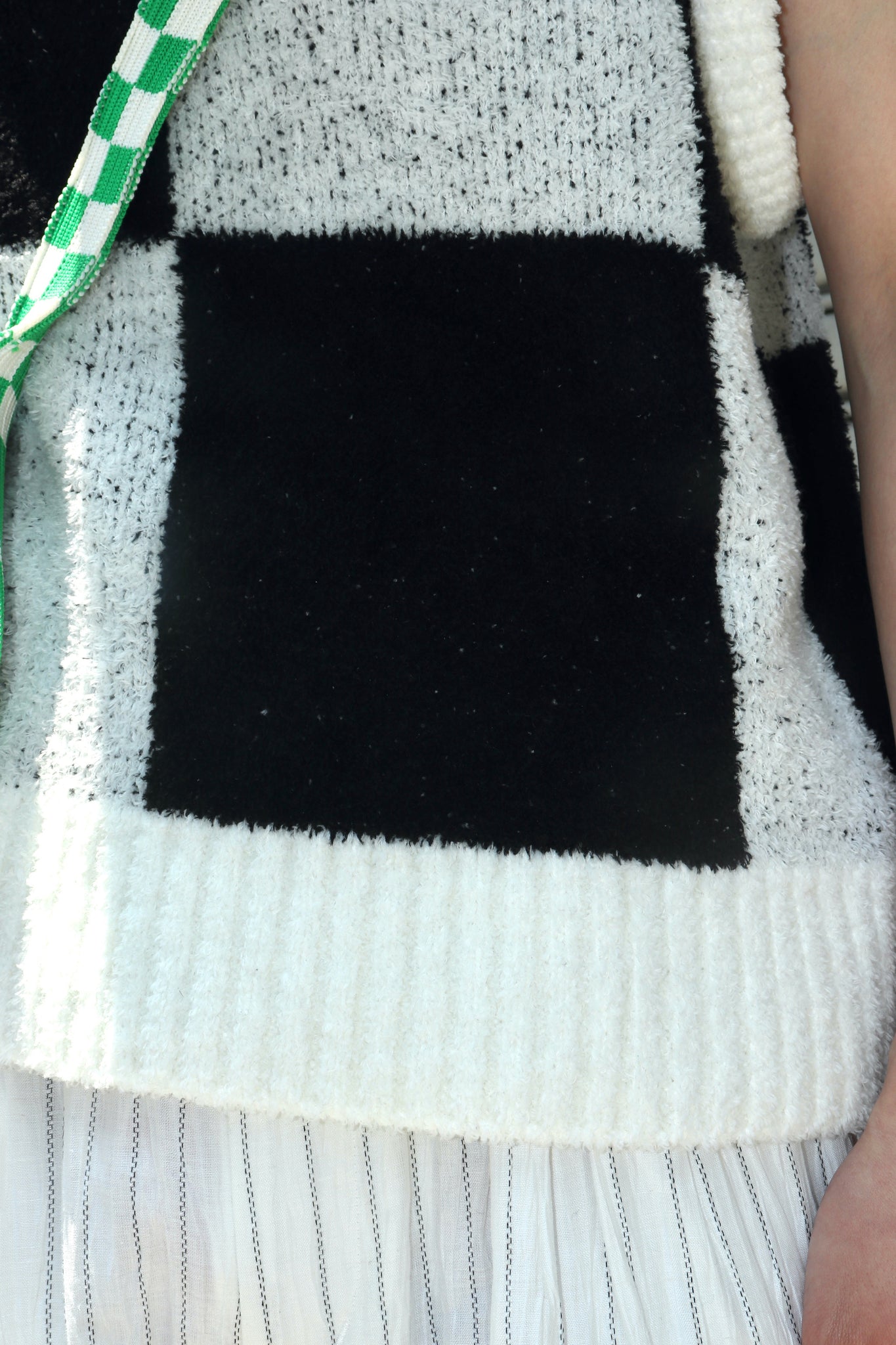 littlebigの22ssのPattern Knit Vest を使用したスタイリング画像