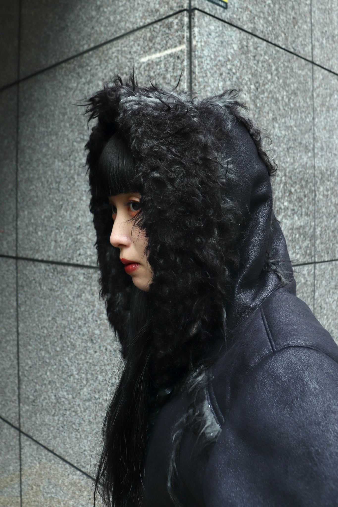 PERVERZE 23AW VEGAN-LEATHER HOODIE TEDDY COAT(BLACK)を使用したスタイリング画像