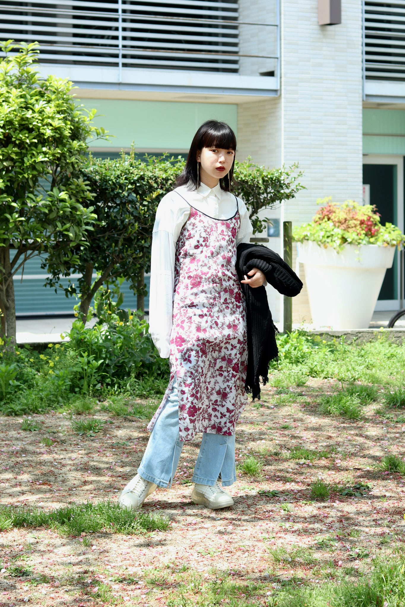 tiit tokyo의 21SS의 3D flower cami dress를 사용한 스타일링 이미지 