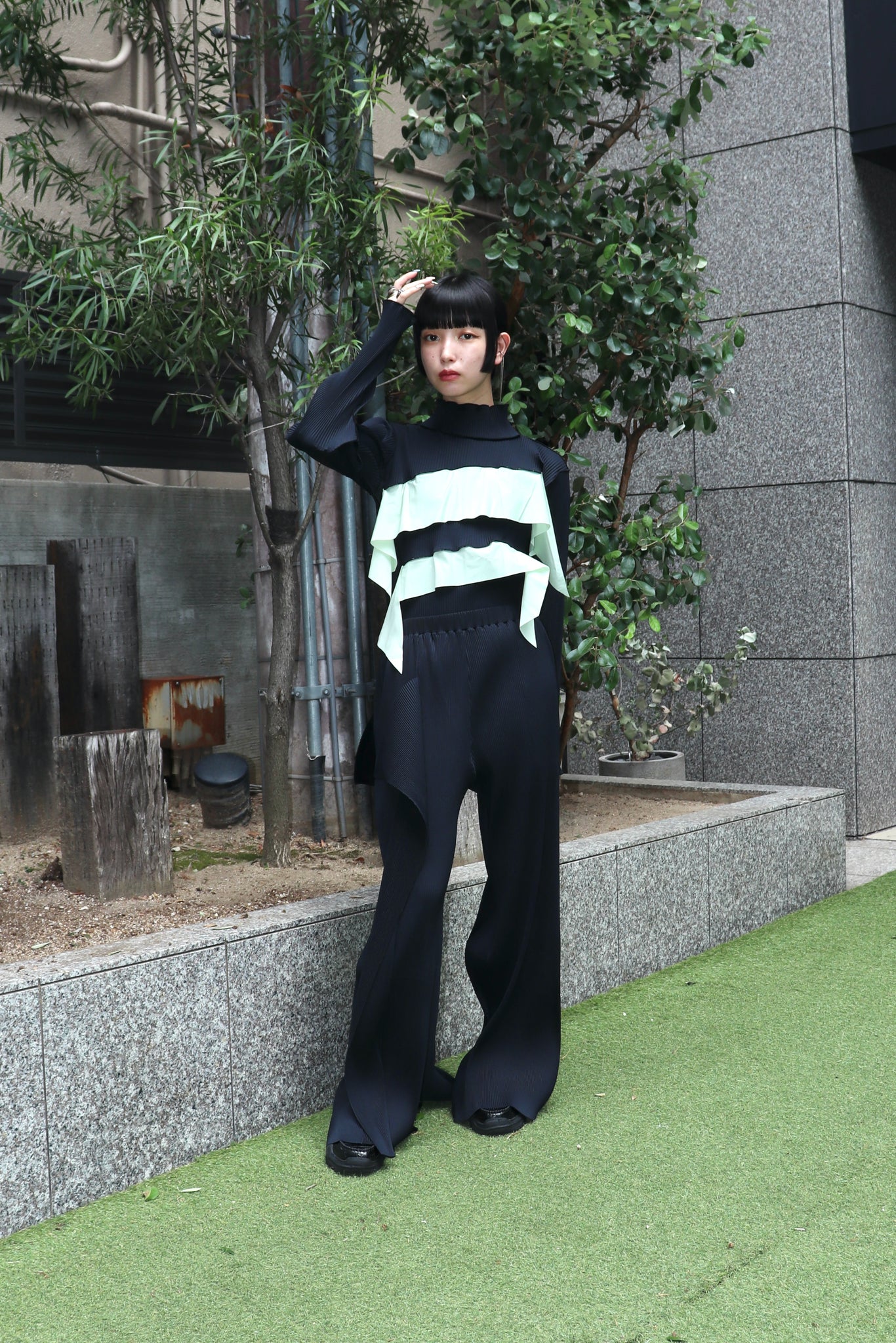 Styling image using TODO KOTOHAYOKOZAWA 23AW PLEATED PANEL PANTS (Black)