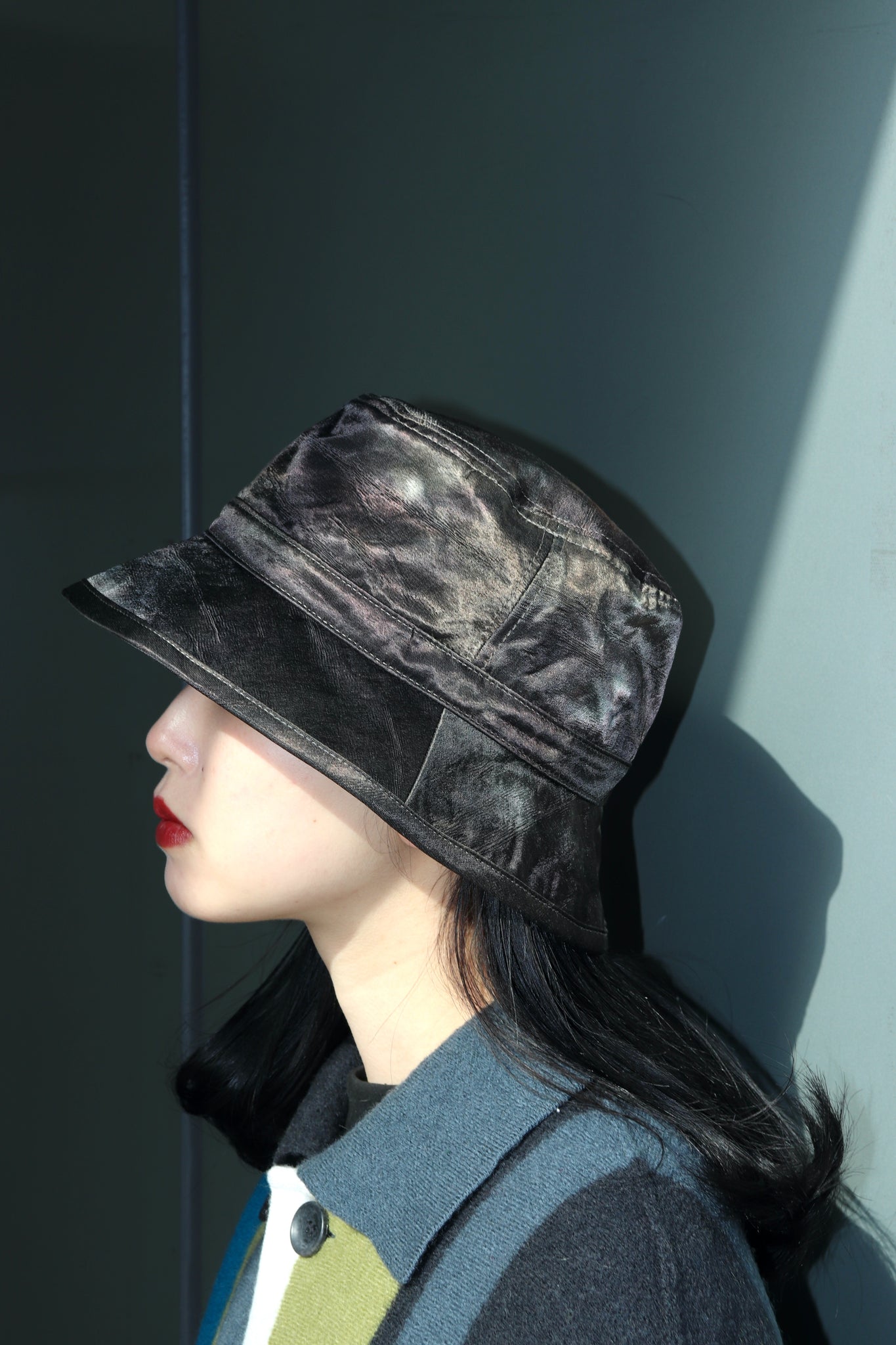 PERVERZE 22SSのCOVER BUCKET HATを使用したスタイリング画像