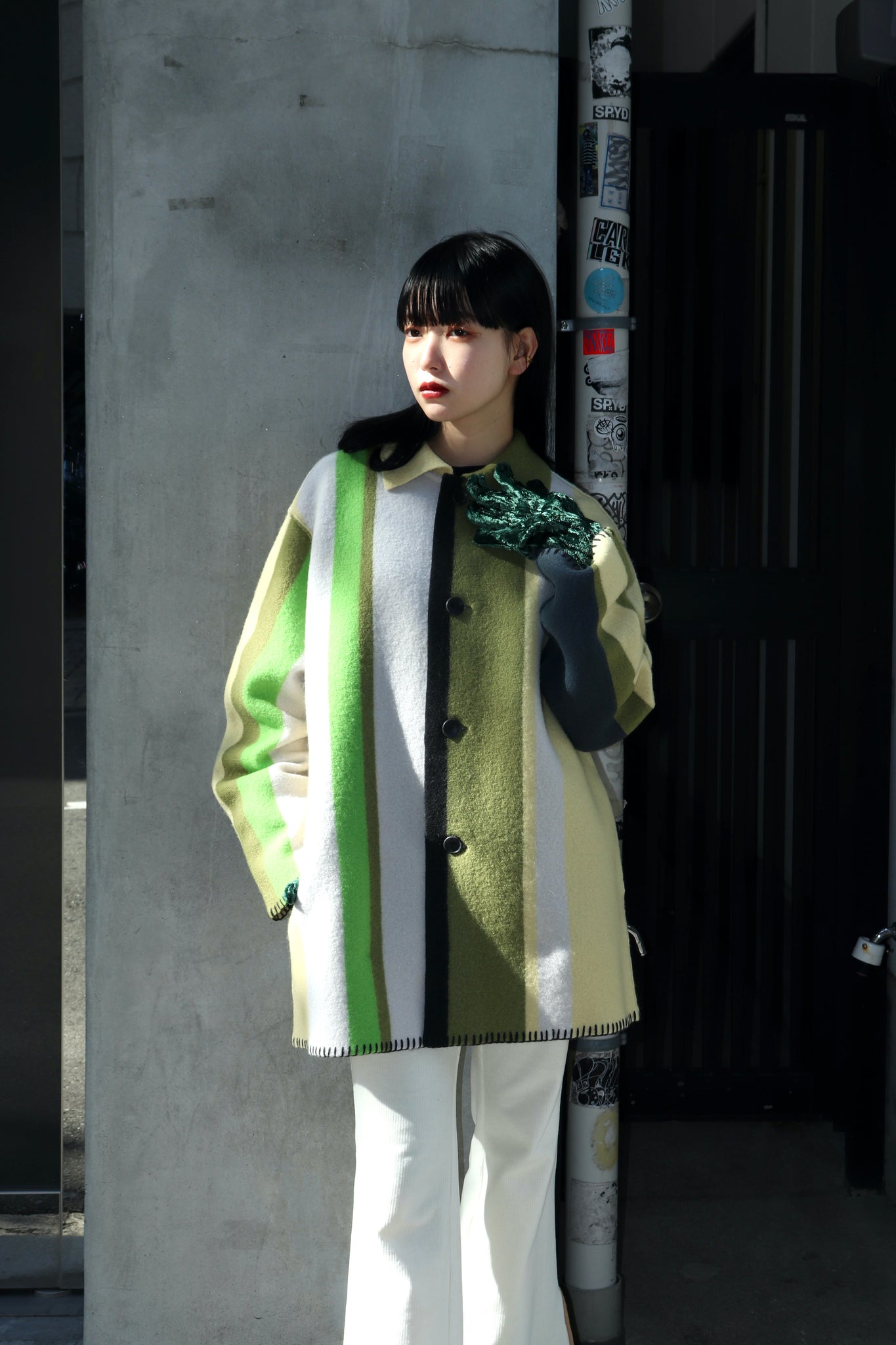 PERVERZE 22SSのBLANKET COATを使用したスタイリング画像