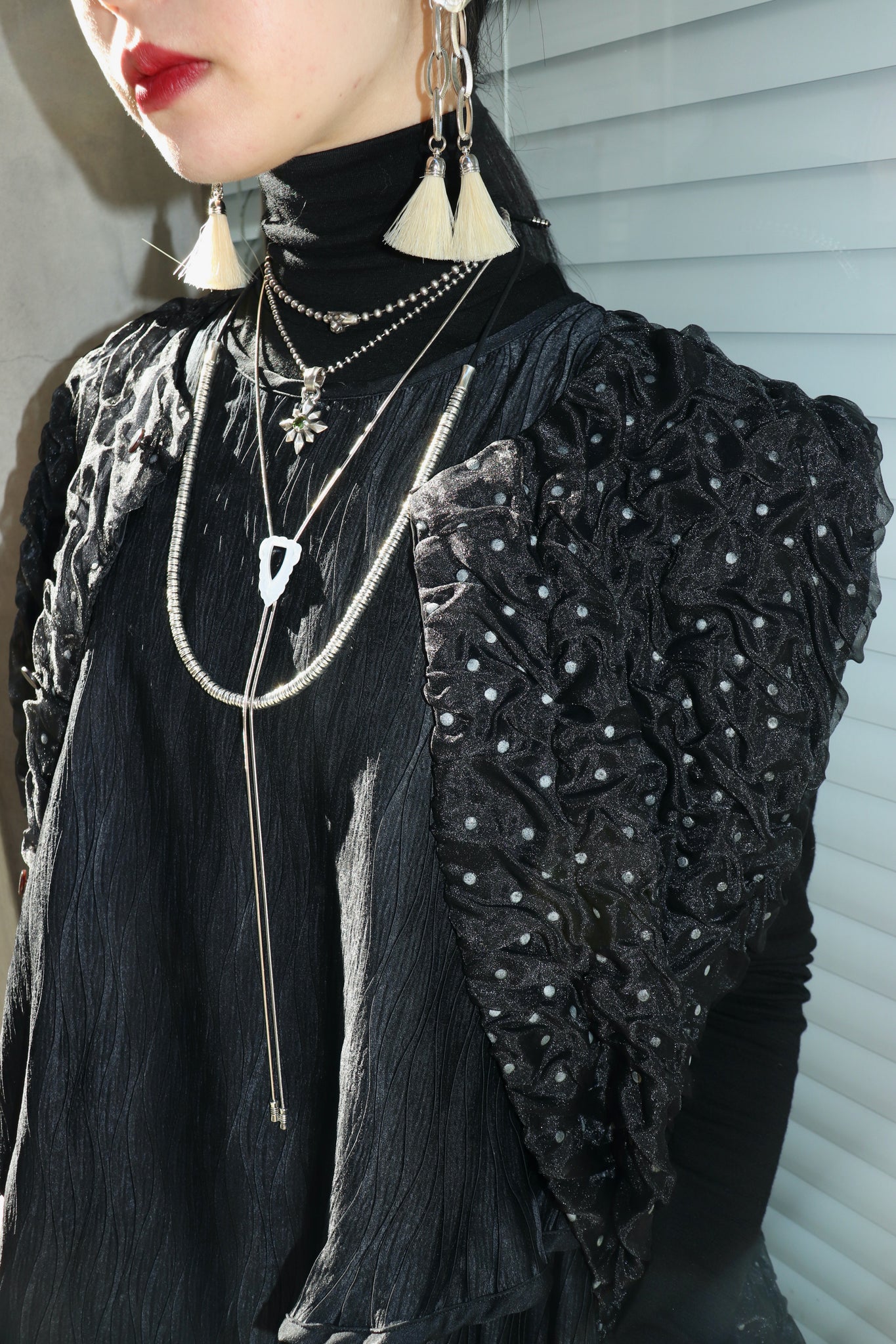 Styling image using TOGA 23ss Metal Chain Loop Tie 1