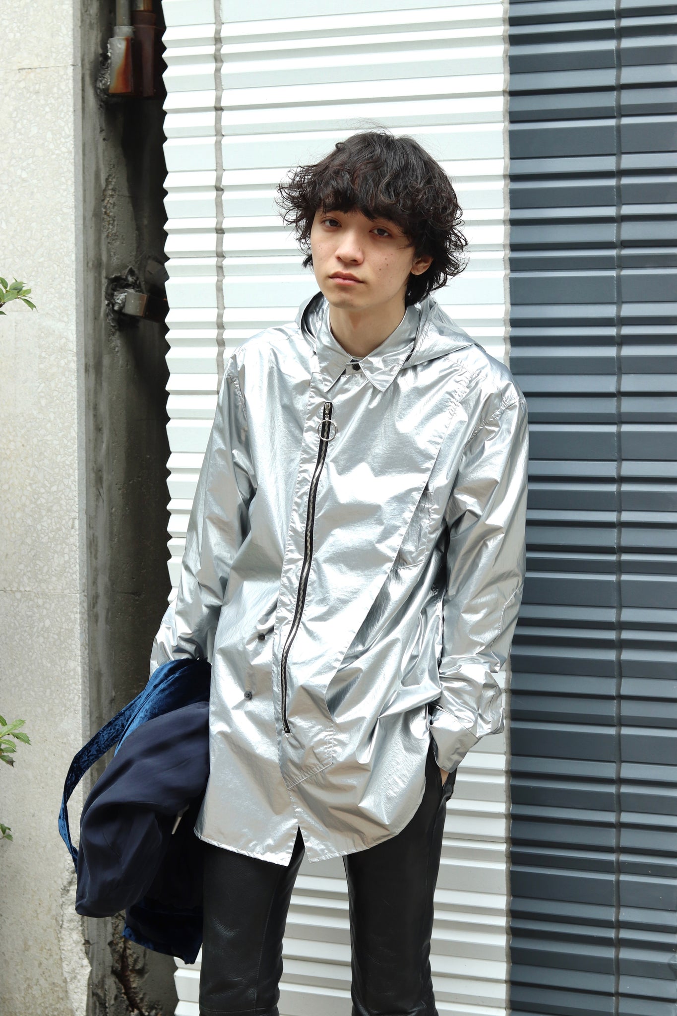 YUKI HASHIMOTO SILVER DETACHABLE HOODED SHIRTS – PALETTE art alive