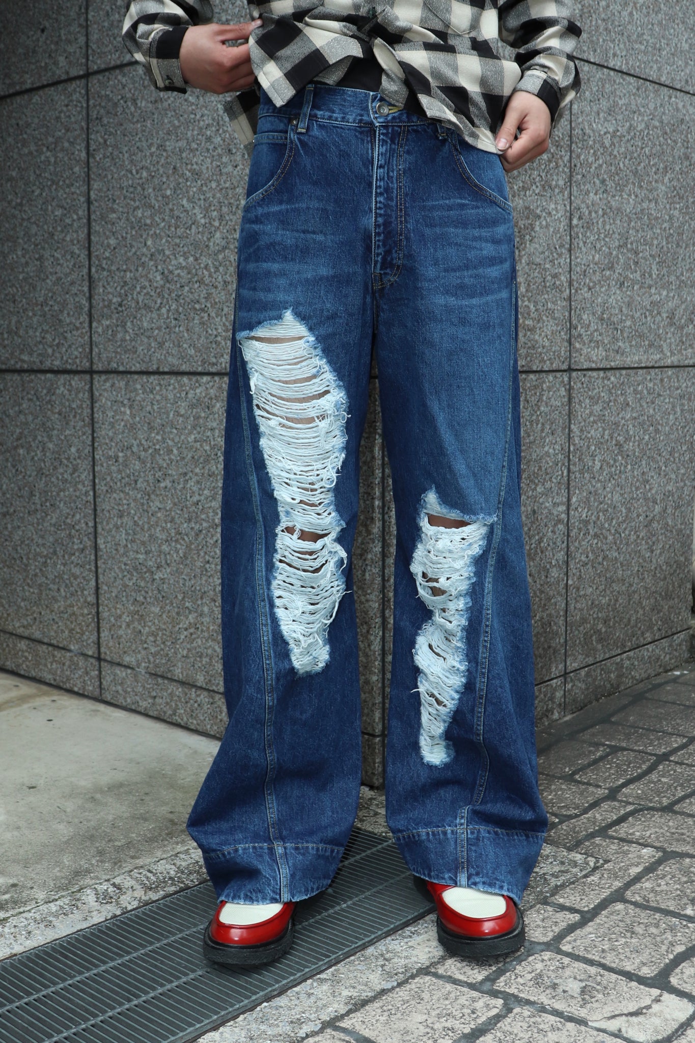 YUKI HASHIMOTO TWISTED JEANS(INDIGO)を使用したスタイリング画像