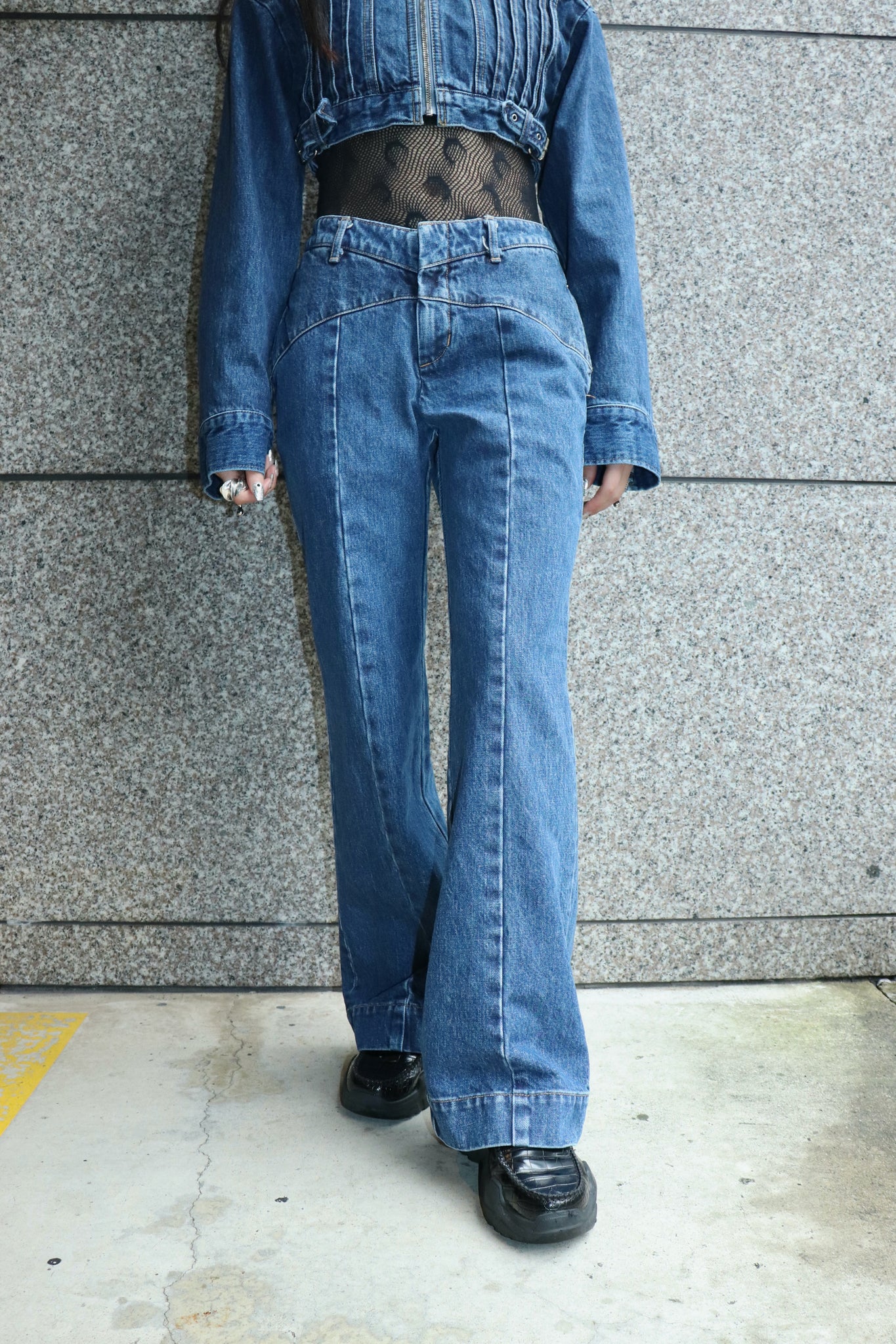 FETICO 23SS BACK SLIT JEANS(INDIGO)を使用したスタイリング画像