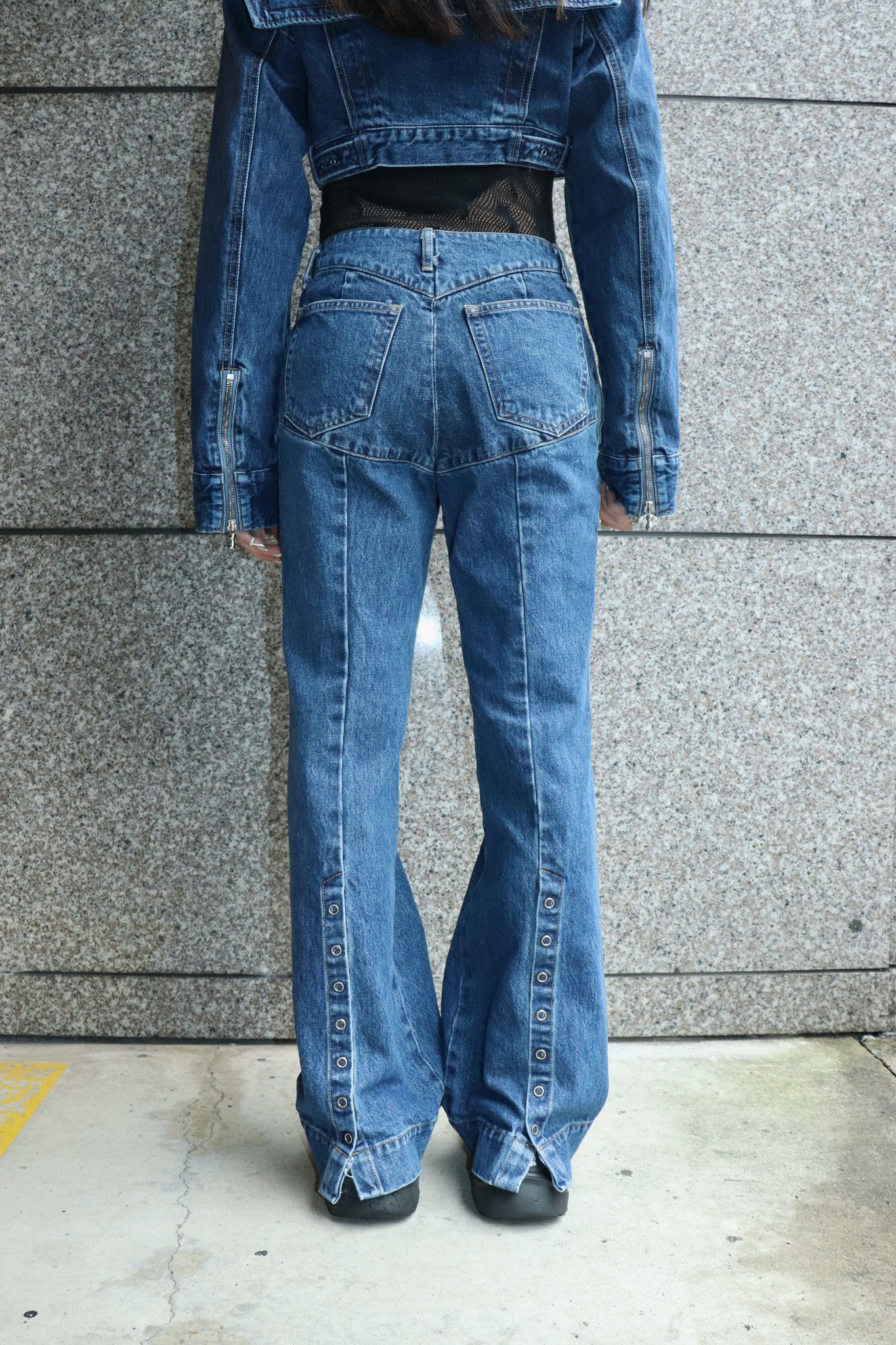 FETICO 23SS BACK SLIT JEANS(INDIGO)を使用したスタイリング画像