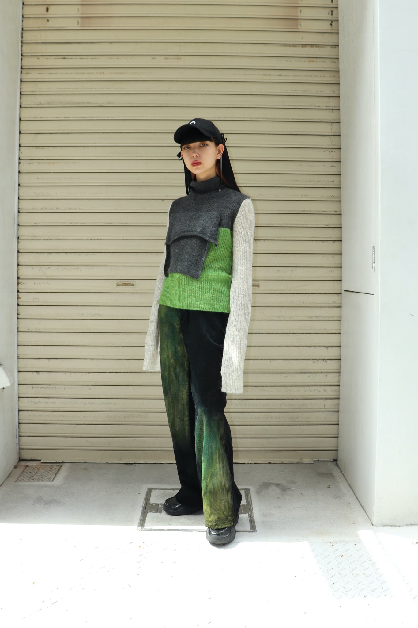 KOTOHAYOKOZAWA 23AW MOHAIR  HIGH NECK KNIT(GREEN)を使用したスタイリング画像