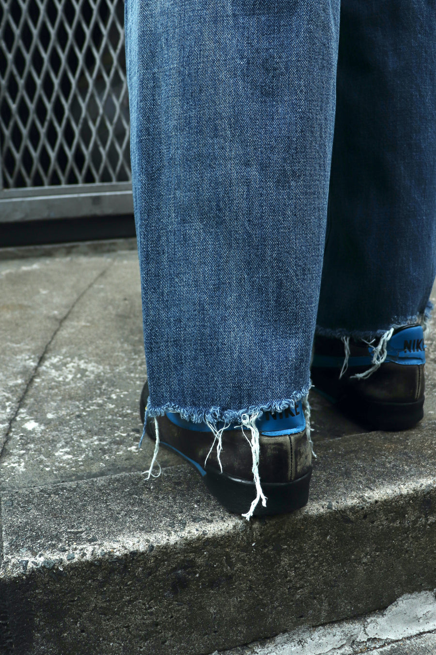 サイズ変更オプション soeワイドジーンズ（Widest Hard Wash Jeans