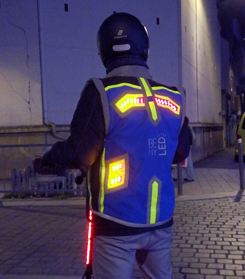 High-visibility vest with turn signals for bikes and scooters