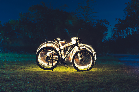 Vélo en lumière la nuit