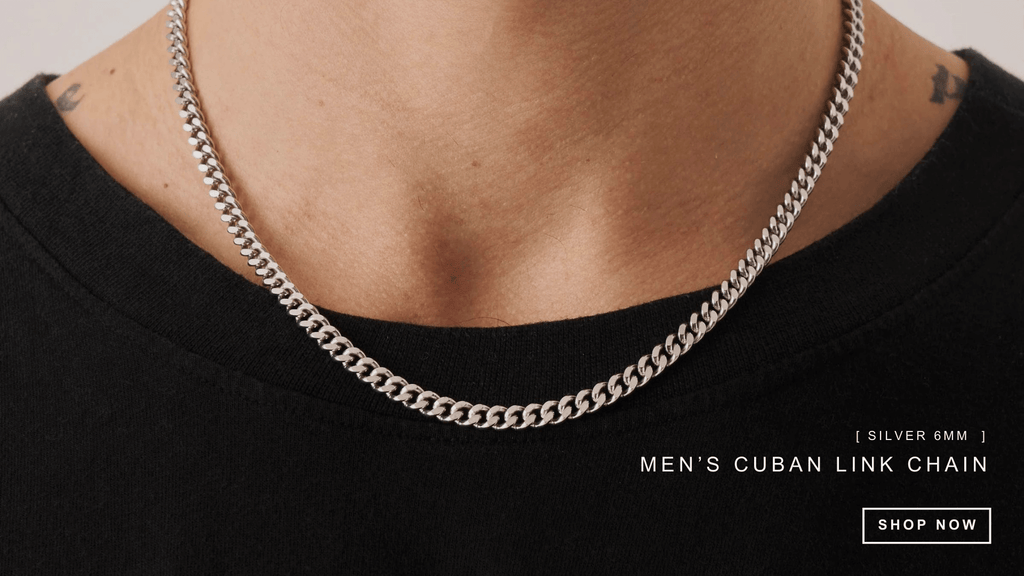 Man wearing a plain black t-shirt and accessorising with a sterling silver cuban link chain