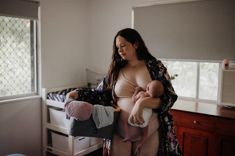 Nursing bras and their role in breastfeeding – Blogs – Vriksham Pregnancy  Care Education