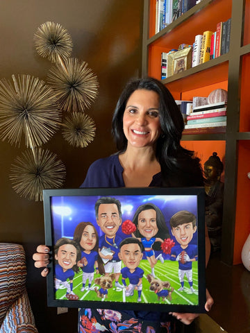 Dessin de famille personnalisé de Lisa Lamattina dans un cadre photo tenue par elle-même