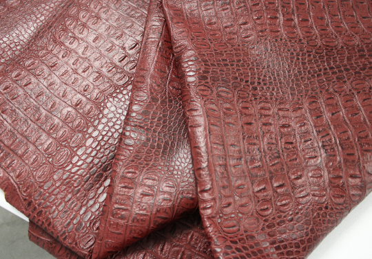 SILVER EMBOSSED CROCODILE LEATHER : Genuine Leather 2.5-3 oz. - Perfect for  Handbags and Leather Crafts!