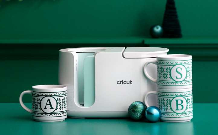 Cricut Maker 3 Fabric Bundle - Maker 3 Machine + Easypress Mini Zen Bl –  Crafting Outlet
