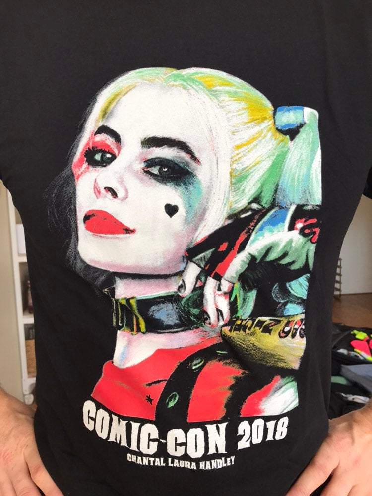 nærme sig Serrated læbe SUICIDE SQUAD - Harley Quinn, Australian Comic Con 2018 T-Shirts –  ChantalLauraHandley
