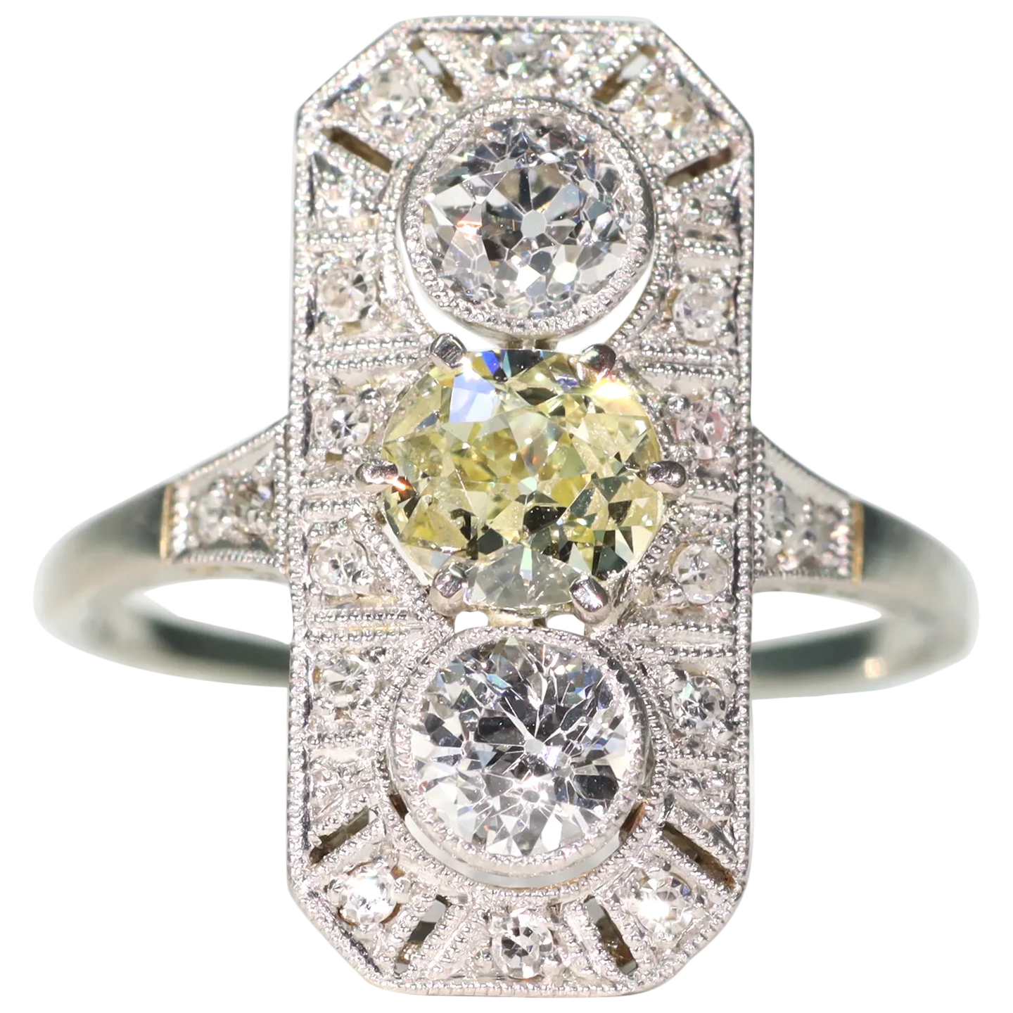 Antiquarian Fine art Deco Yellowish Diamond three Stone Ring Engagement Platinum