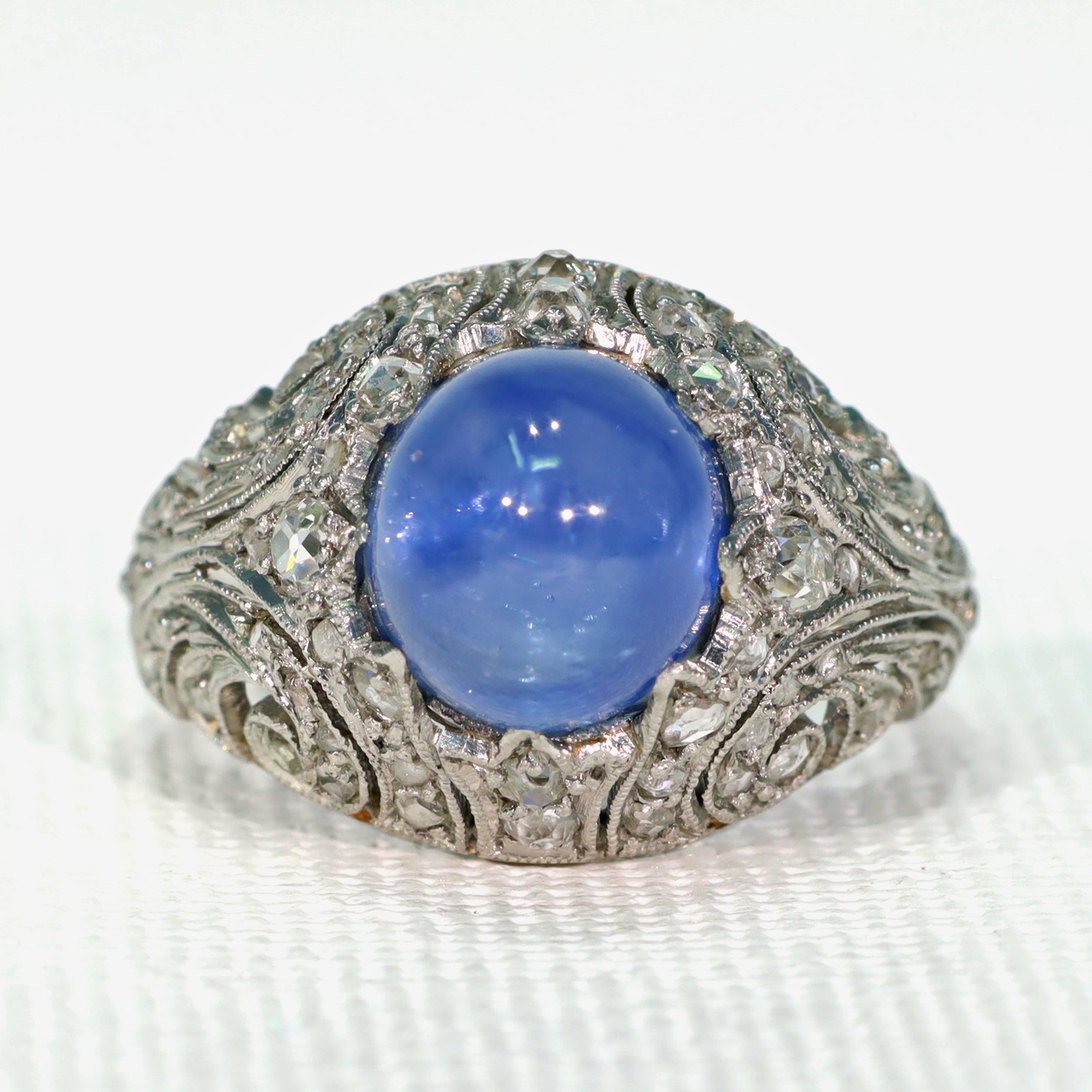 Stunning Natural Ceylon Sapphire Diamond Dome Band Fine art Deco