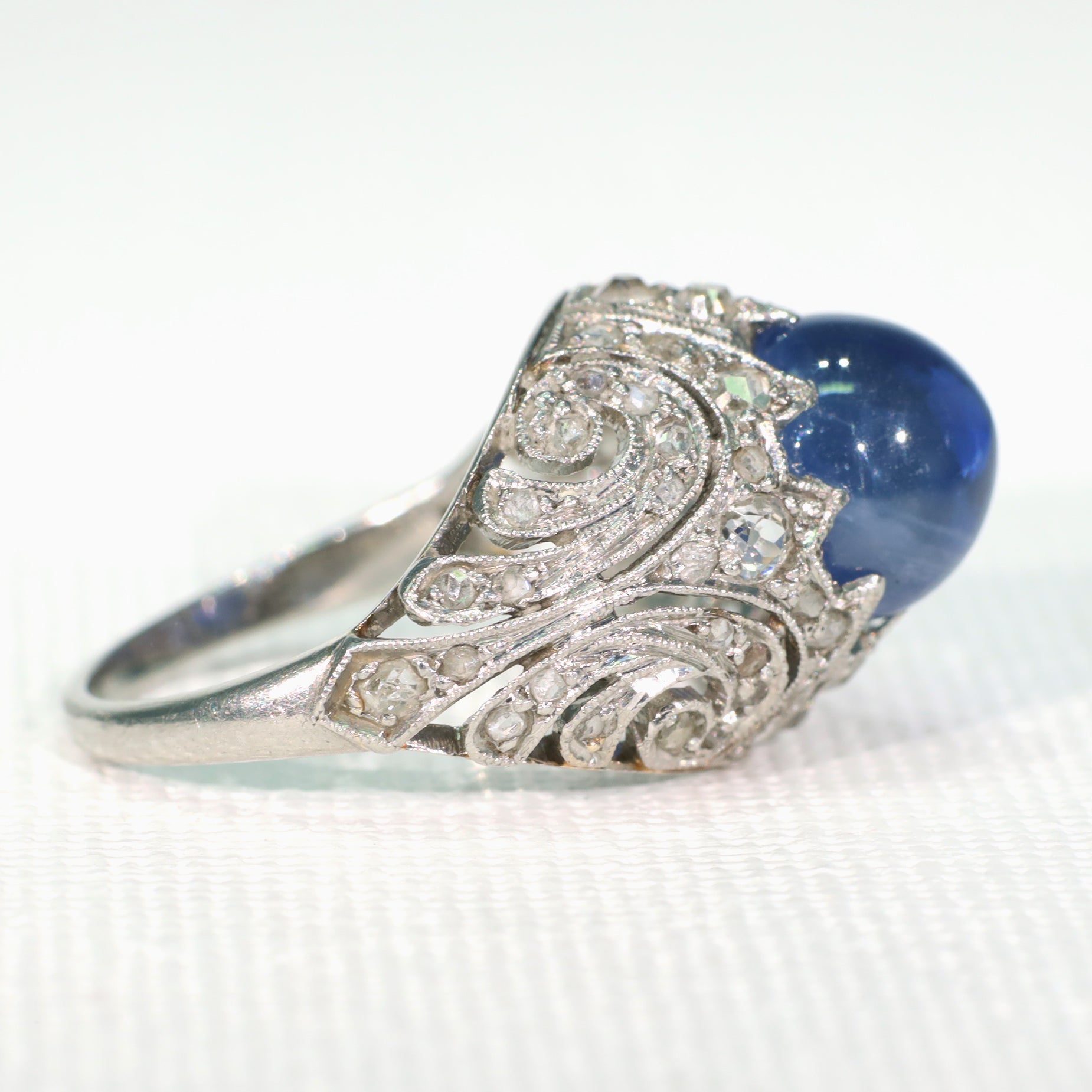 Stunning Natural Ceylon Sapphire Diamond Dome Ring Fine art Deco