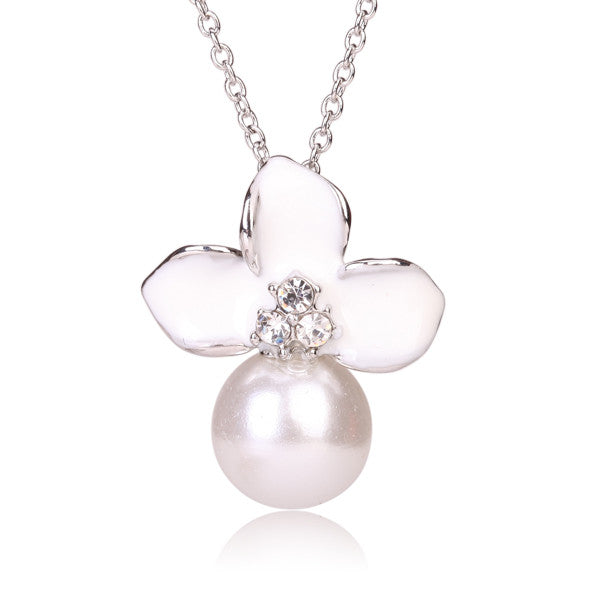 Tribal Collection Pearl White and White Flower Silver Necklace