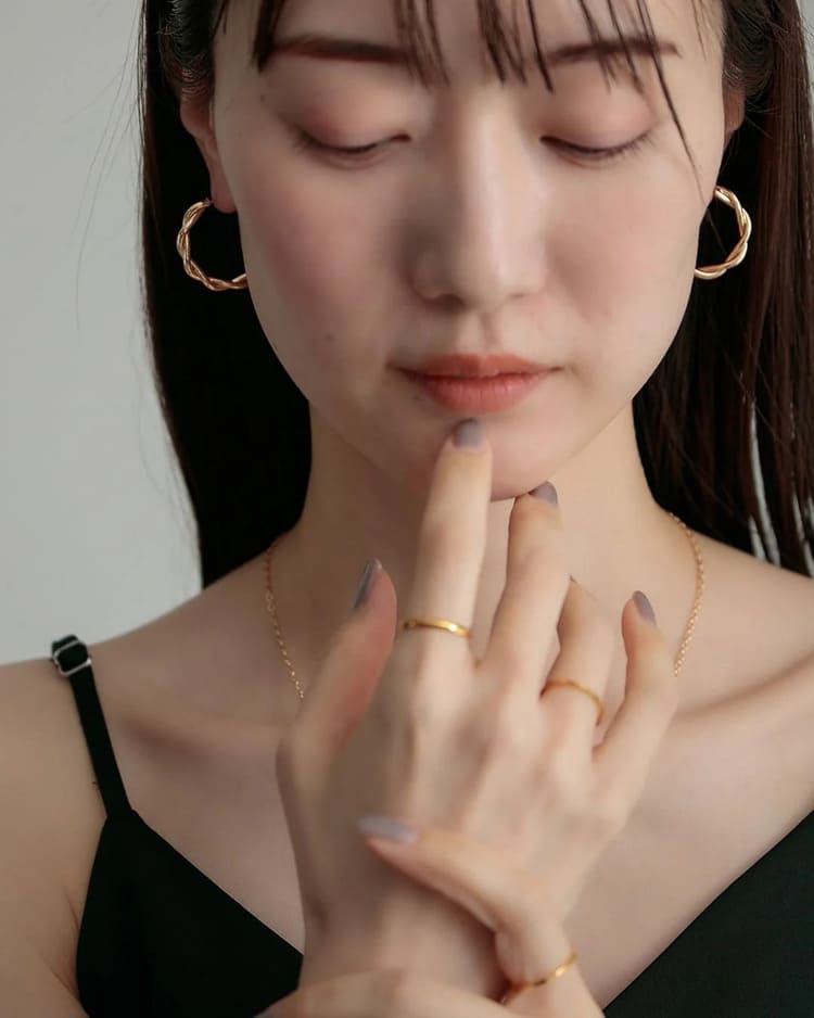 ツイストフープピアス
